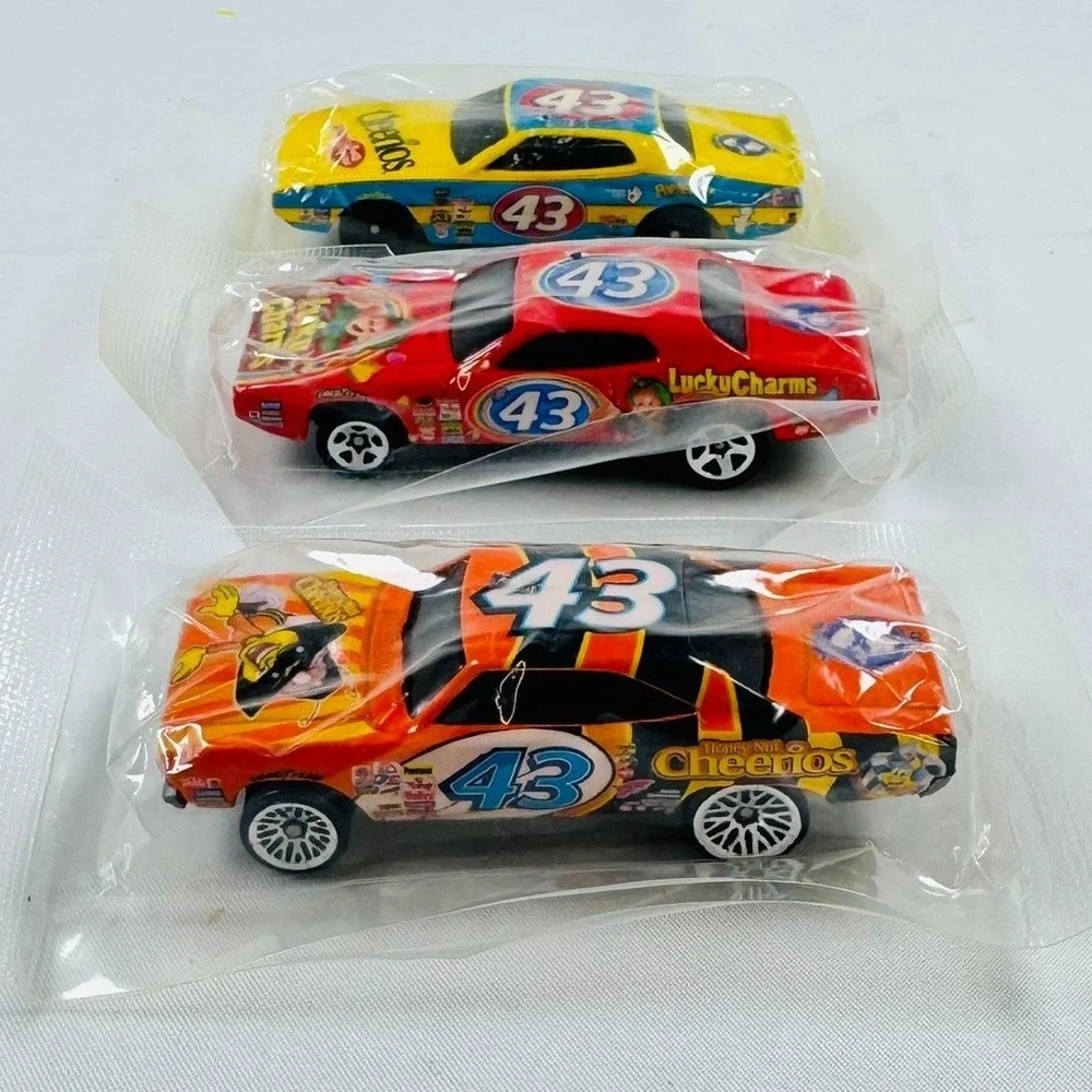 Hot Wheels Richard Petty 43 Cereal Promo Set 74 Charger 71 GTX 70 Roadrunner